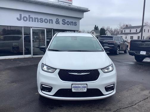 2024 Chrysler Pacifica Touring-L