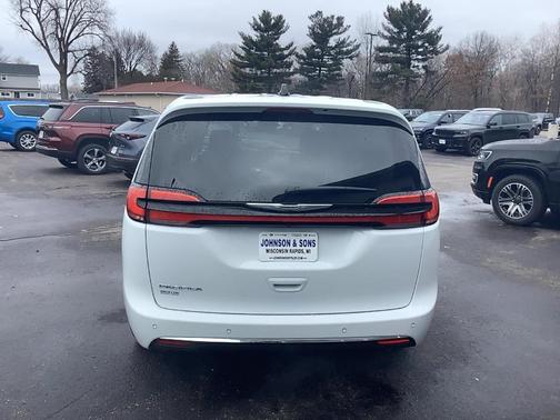 2024 Chrysler Pacifica Touring-L