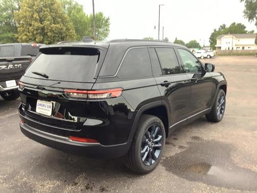 Diamond Black 2026 Jeep Grand Cherokee Limited