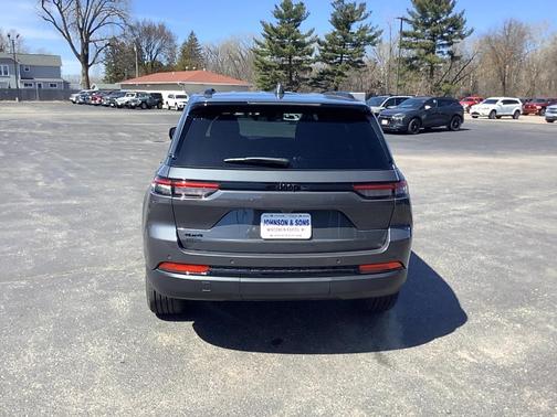 2025 Jeep Grand Cherokee Laredo