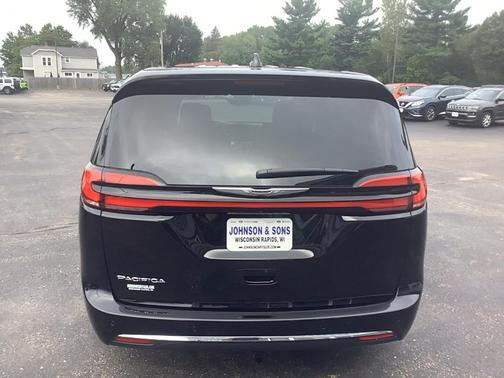 Diamond Black 2025 Chrysler Pacifica Select