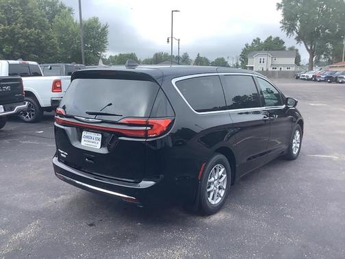 Diamond Black 2025 Chrysler Pacifica Select