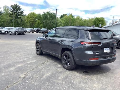 2022 Jeep Grand Cherokee L Laredo