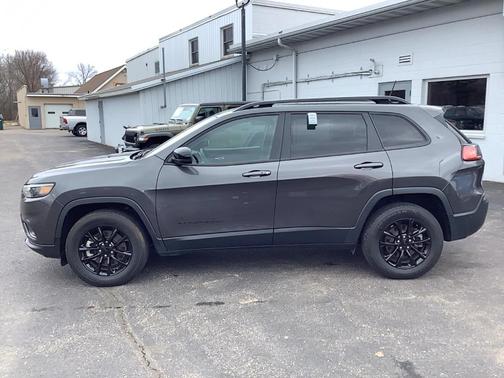 2023 Jeep Cherokee Altitude Lux