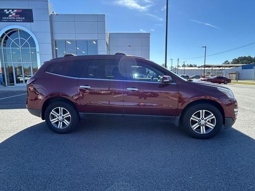 2017 Chevrolet Traverse 2LT