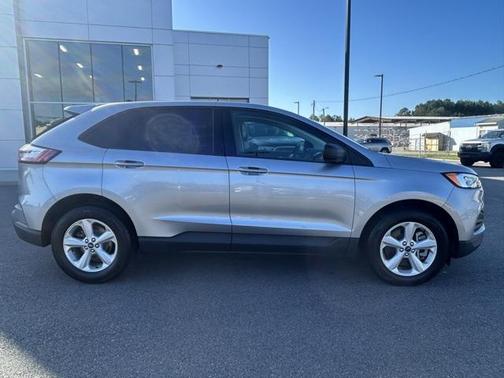2021 Ford Edge SE
