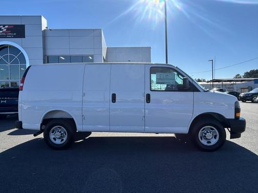 2025 Chevrolet Express 2500 RWD 2500 Regular Wheelbase WT