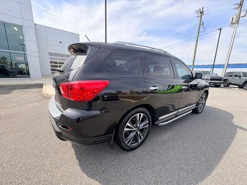 Magnetic Black Metallic 2017 Nissan Pathfinder Platinum