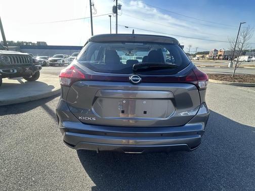 2022 Nissan Kicks S