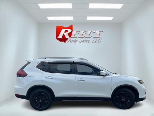White 2018 Nissan Rogue SV