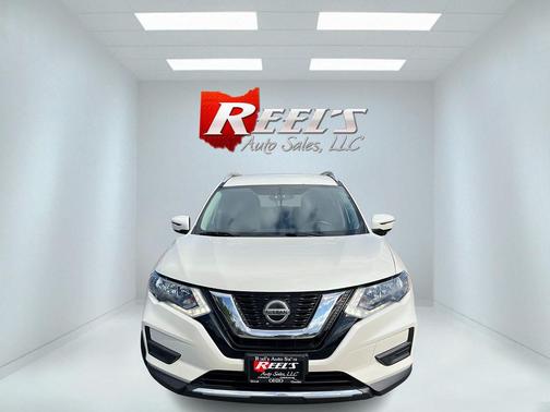 White 2018 Nissan Rogue SV
