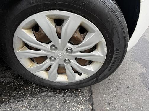 Frost White Pearl 2019 Hyundai Accent SE