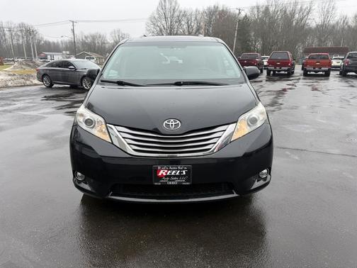2017 Toyota Sienna XLE