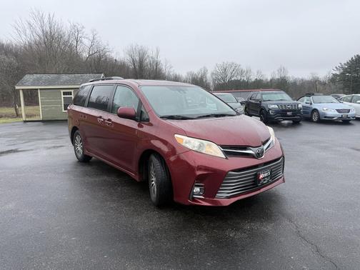 2018 Toyota Sienna XLE