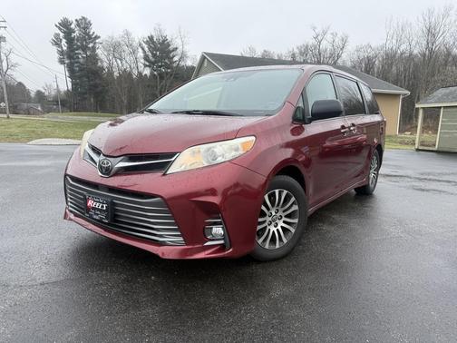 2018 Toyota Sienna XLE