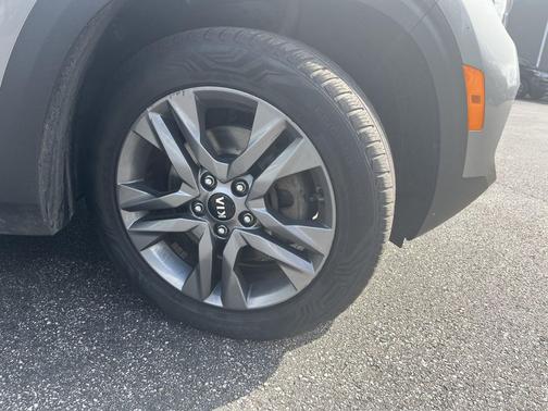 Gray 2021 Kia Seltos LX AWD