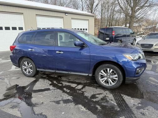 2018 Nissan Pathfinder SV