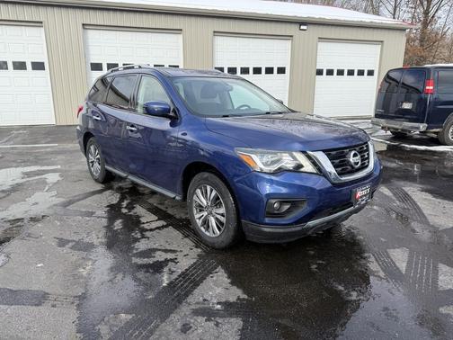 2018 Nissan Pathfinder SV