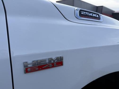 2022 RAM 2500 Tradesman Crew Cab 4x4 6'4' Box