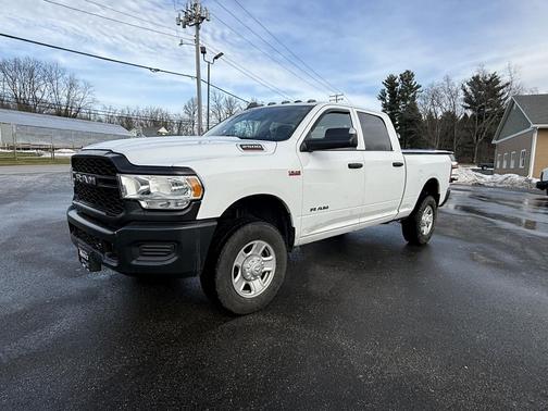 2022 RAM 2500 Tradesman Crew Cab 4x4 6'4' Box