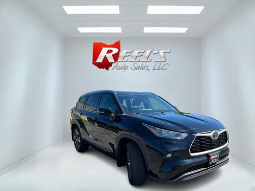 Midnight Black Metallic 2020 Toyota Highlander XLE