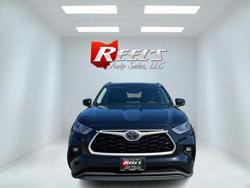 Midnight Black Metallic 2020 Toyota Highlander XLE