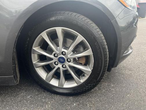 Magnetic 2017 Ford Fusion SE