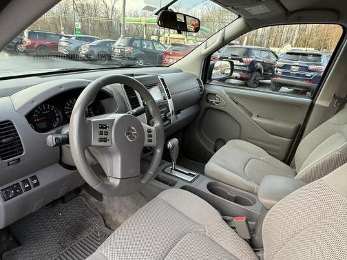 2017 Nissan Frontier SV