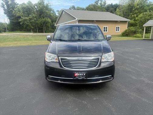 2015 Chrysler Town & Country Touring-L