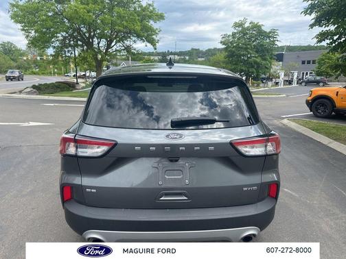 Gray Metallic 2022 Ford Escape SE