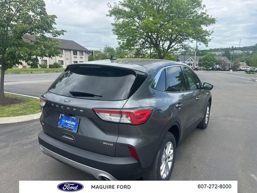 Gray Metallic 2022 Ford Escape SE