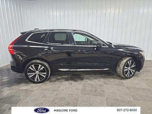 Onyx Black Metallic 2023 Volvo XC60 B5 Plus Bright Theme