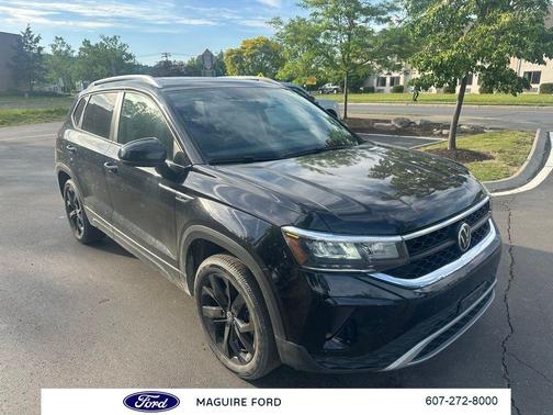 Deep Black Pearl Effect 2022 Volkswagen Taos 1.5T SE