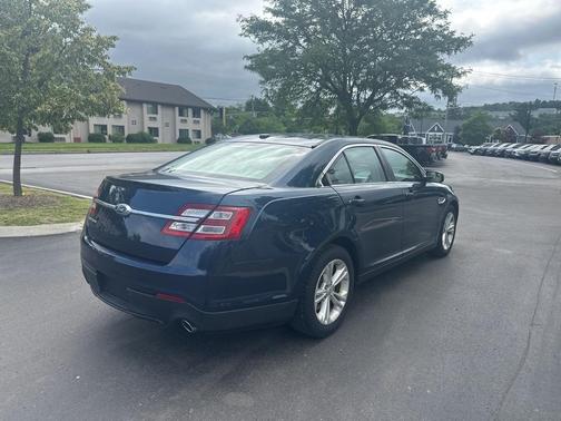2017 Ford Taurus SE