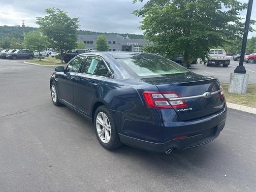 2017 Ford Taurus SE