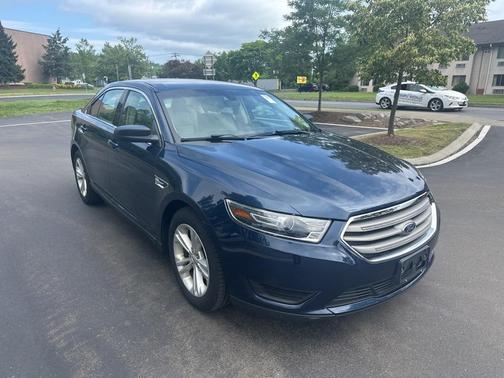 2017 Ford Taurus SE