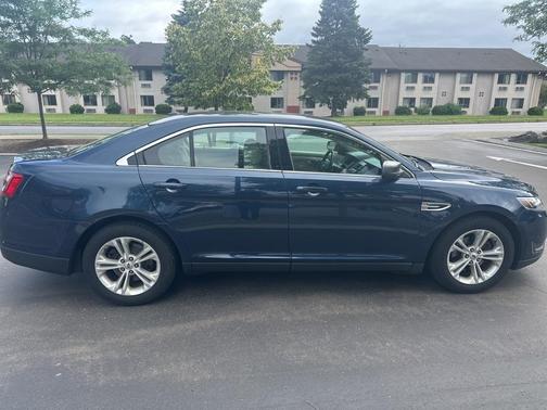 2017 Ford Taurus SE