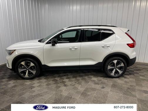 Crystal White Metallic 2023 Volvo XC40 B5 Plus Dark Theme