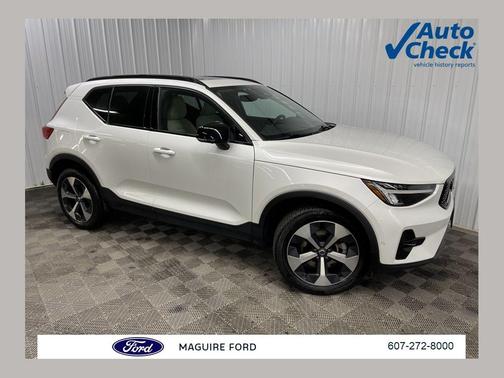 Crystal White Metallic 2023 Volvo XC40 B5 Plus Dark Theme