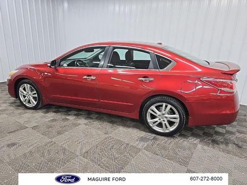 Cayenne Red 2015 Nissan Altima 3.5 SL