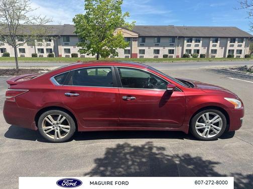 Cayenne Red 2015 Nissan Altima 3.5 SL
