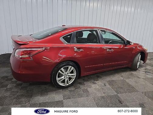 Cayenne Red 2015 Nissan Altima 3.5 SL