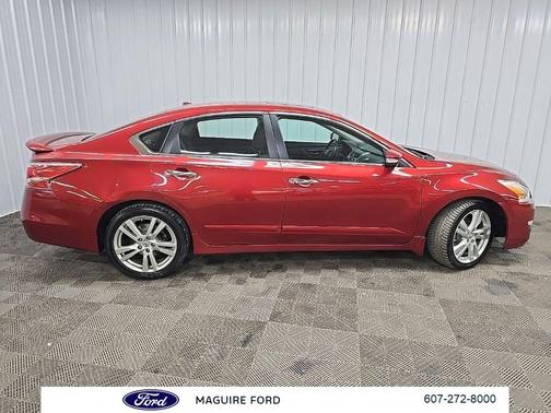 Cayenne Red 2015 Nissan Altima 3.5 SL