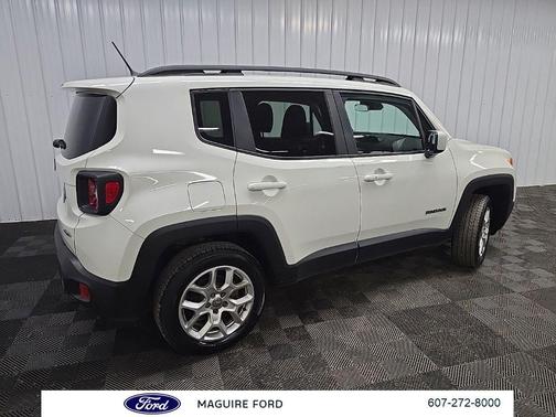 Alpine White 2017 Jeep Renegade Latitude