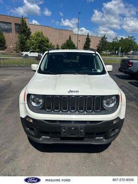 Alpine White 2017 Jeep Renegade Latitude