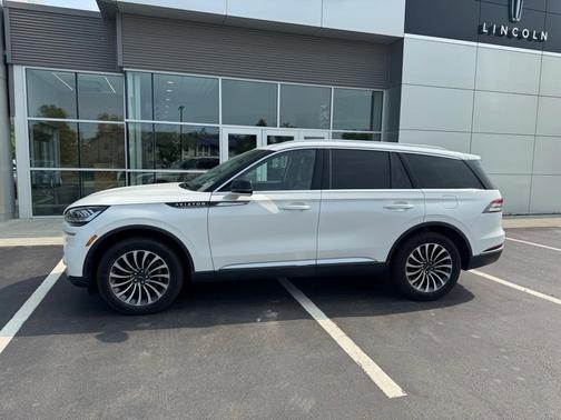 2022 Lincoln Aviator Standard AWD