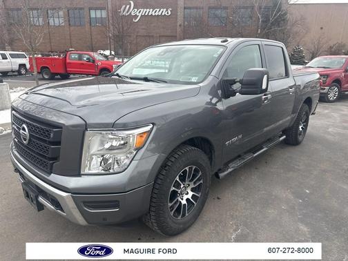 2021 Nissan Titan SV