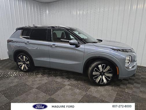 Gray 2025 Mitsubishi Outlander SEL