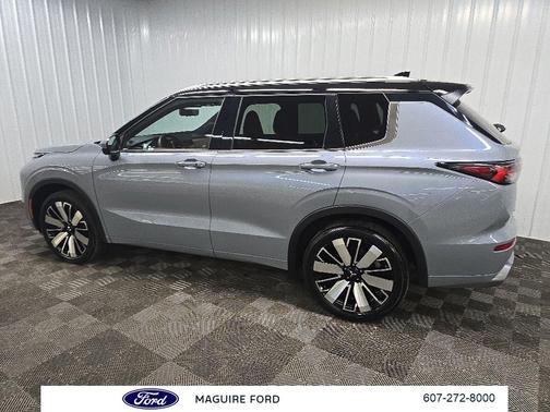 Gray 2025 Mitsubishi Outlander SEL