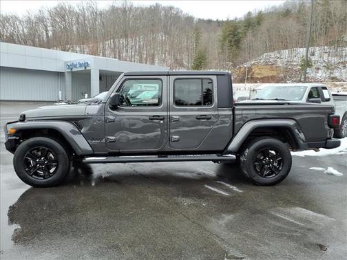 2022 Jeep Gladiator Sport